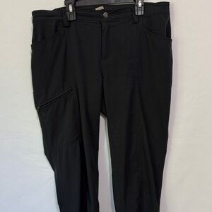 Duluth black Breezeshooter slim leg convertible pants